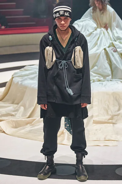 Look 11
